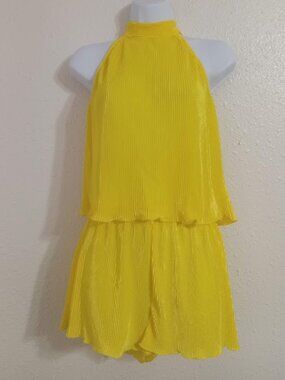 Urban Rose - Pleated 2 piece Short set.